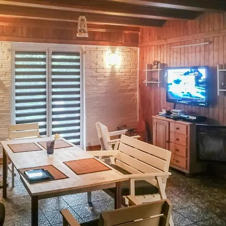 5 Bedroom Pet Friendly In *